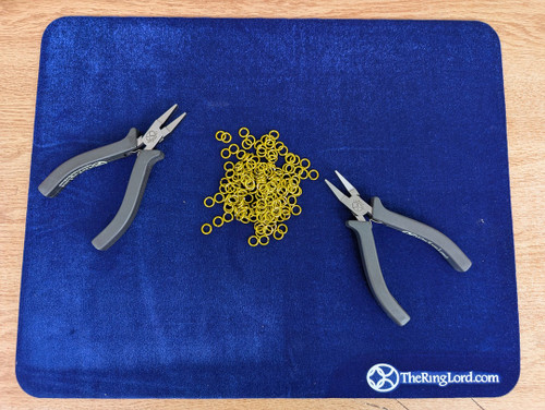 Luxurious Velvet Surface with Non‑Slip Backing