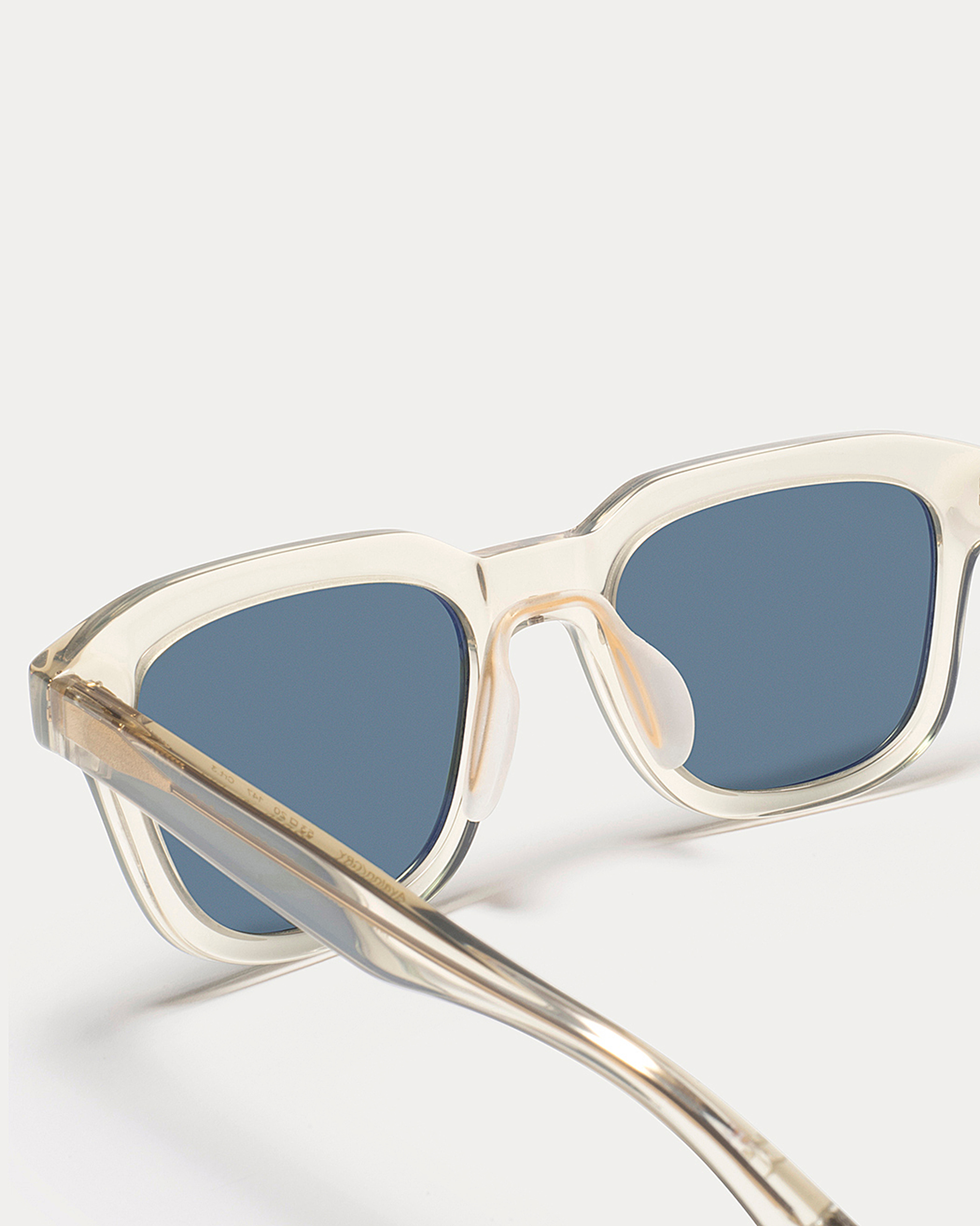 Article One Avalon CRYSTAL w/G15 POLARIZED LENS Detail