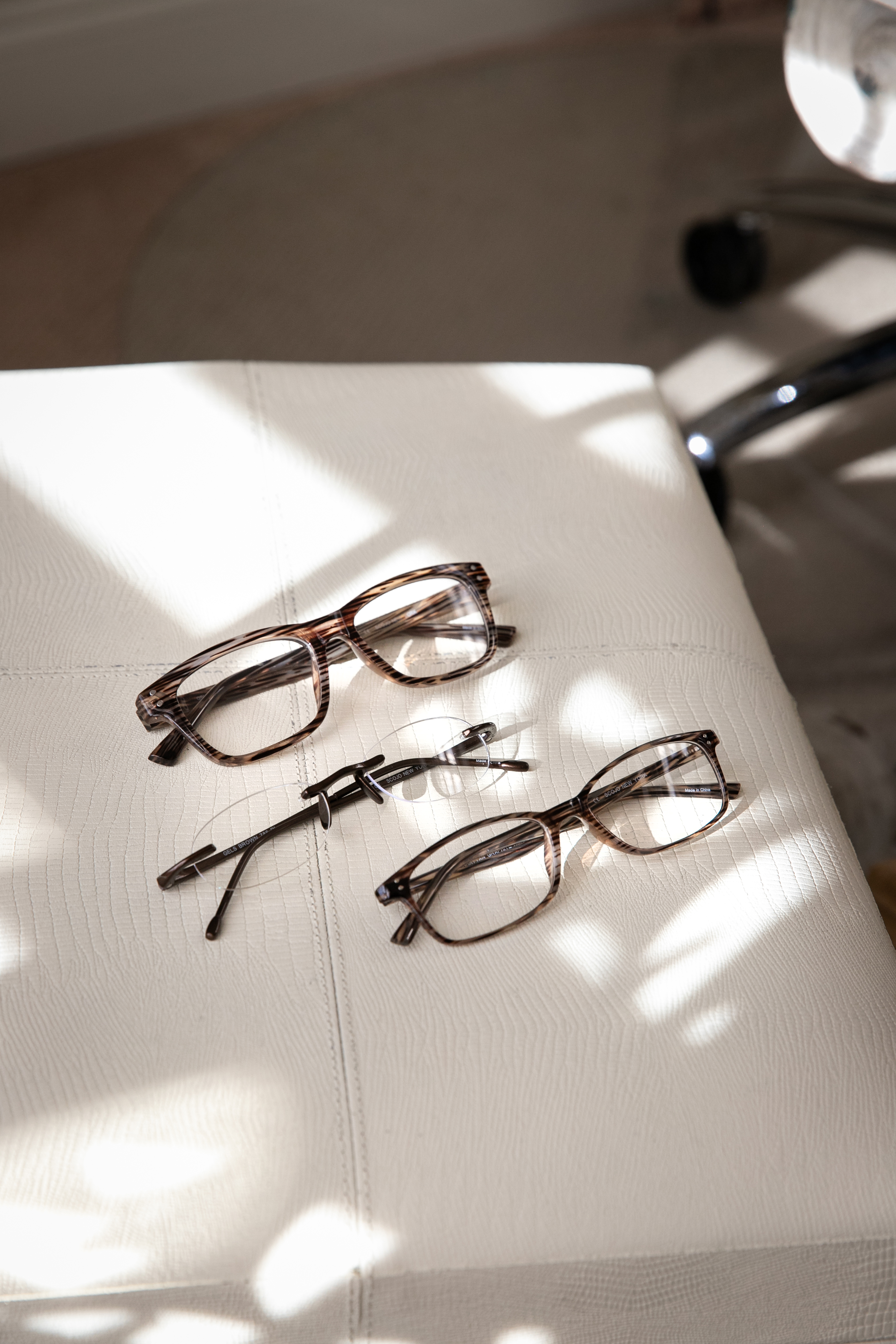 Premium OTC Readers vs Prescription Reading Glasses: When Each One Makes Sense