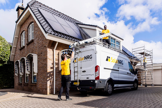 Full black zonnepanelen: voordelen, opbrengst en prijs