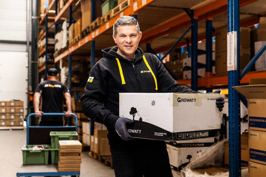 Omvormer kiezen voor zonnepanelen: string, micro of hybride?