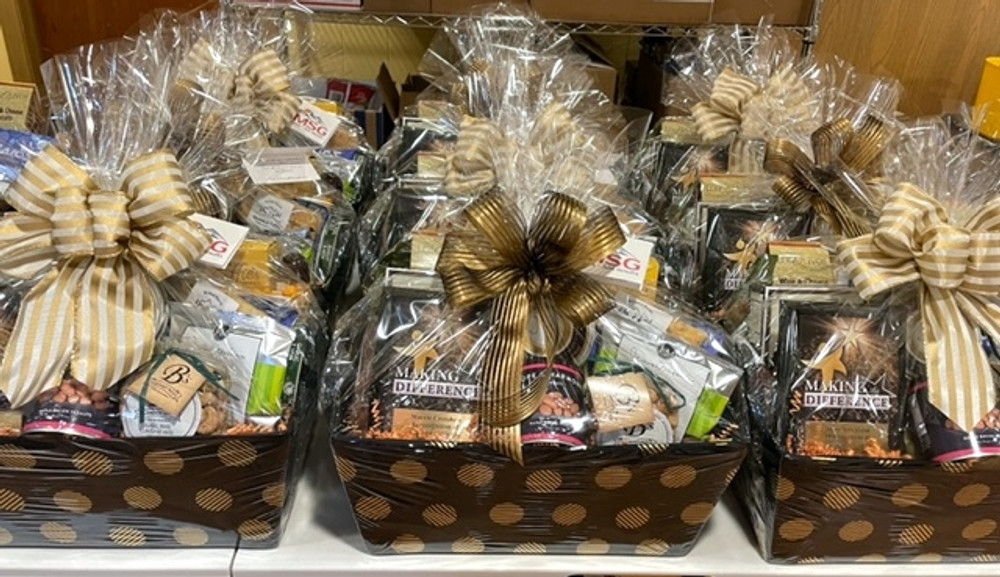 How to Elevate Employee Morale with Thoughtful Custom Gift Baskets
