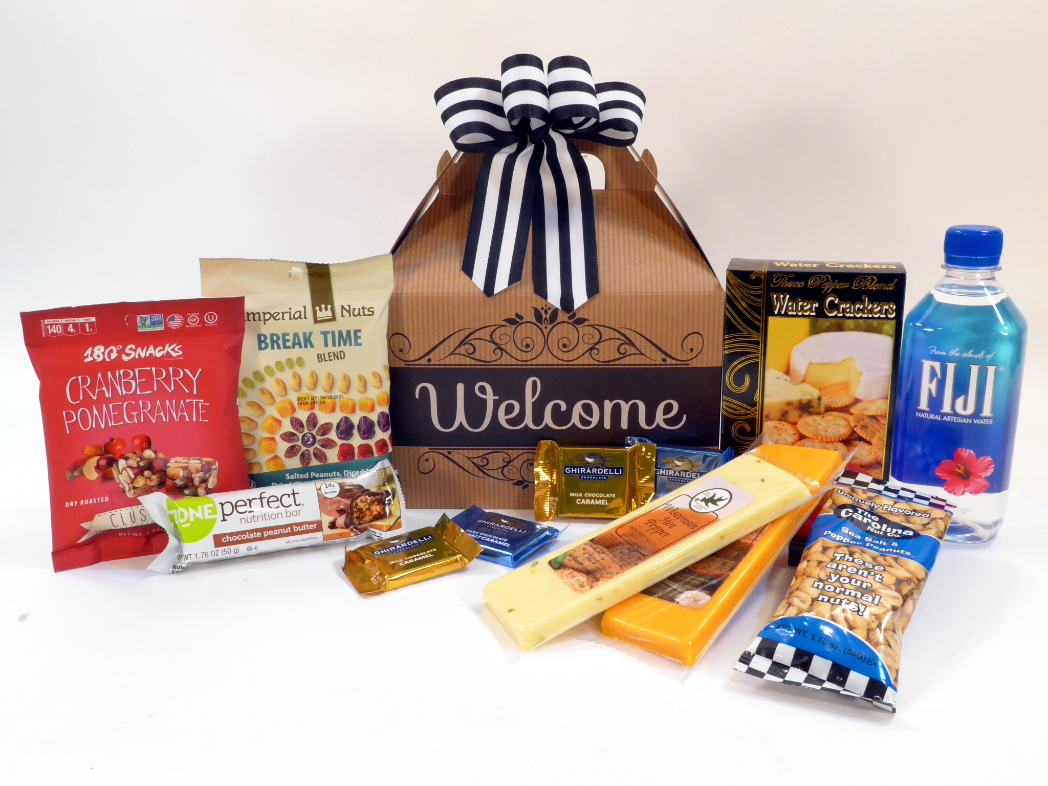 Welcome Box プレイプロングセット Welcome Gift Box filled with healthy snacks for home or on the go