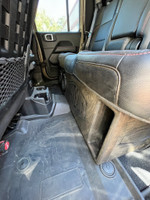 JEEP GLADIATOR 2 X 8" UNDER THE SEAT ENCLOSURE w/LIFT