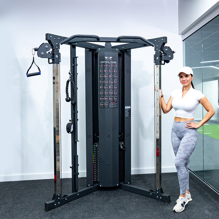Q10 functional trainer with model