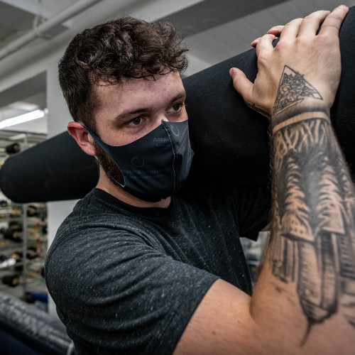 MODEL4 FACE COVERING MASK