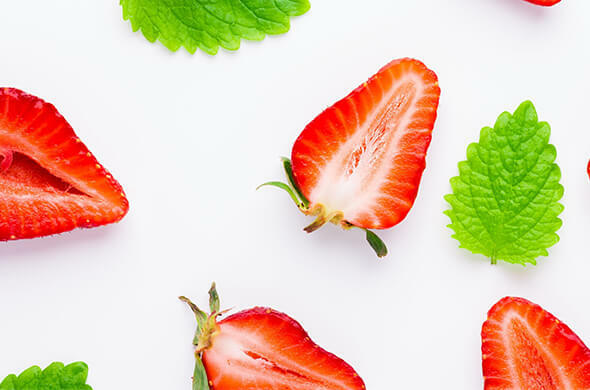 STRAWBERRY FOR YOUR HAIR: BENEFITS, USES AND TIPS