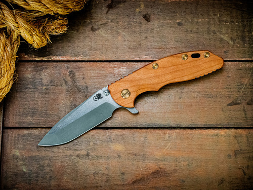 Assembly Special-XM-18 3.5"-20CV-Spanto-Two Tone Blade-Battle Blue-Cherry-Brass Hardware-Scale Side