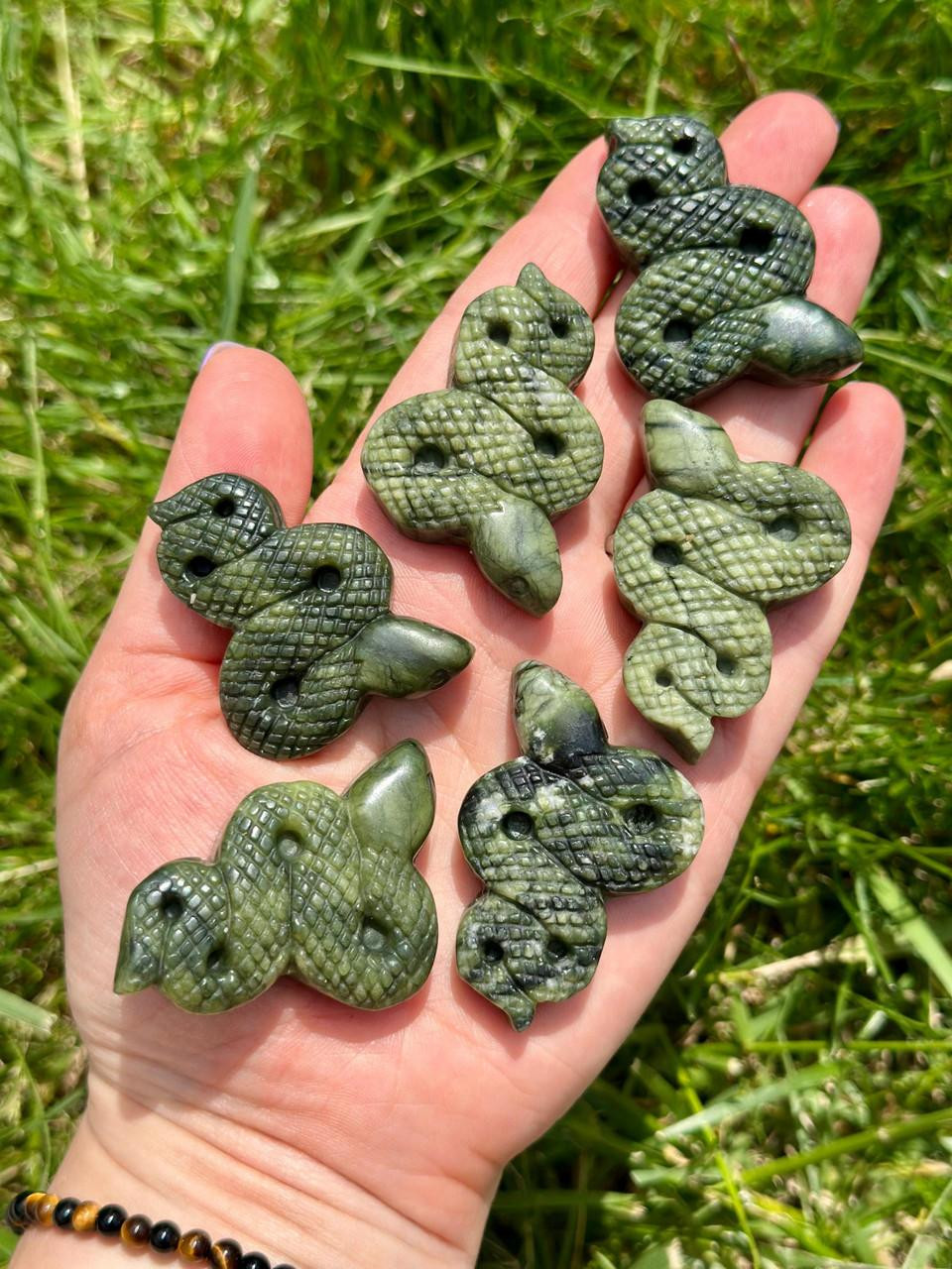 【ラブラドライト】 スネイク シェイプ　LABRADORITE SNAKE Serpentine Snake | New Moon Beginnings