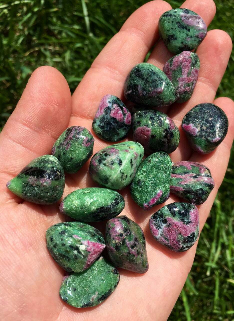 タンブル（ルビー） Tumbled Ruby in Zoisite - Ruby in Zoisite Tumbled Stone | New Moon