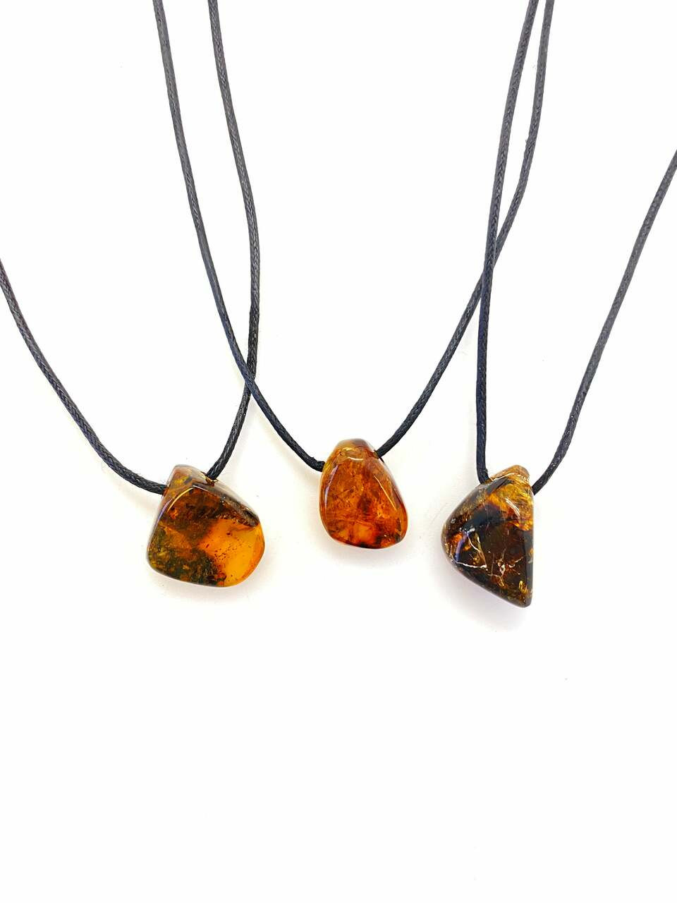 Amber Stone Curling Rock Necklace - In 2D