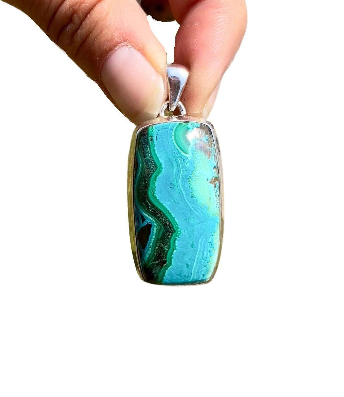 孔雀石水晶无事牌吊坠 Malachite crystal stone pendant, Women's Fashion, Jewelry &  Organisers, Necklaces on Carousell