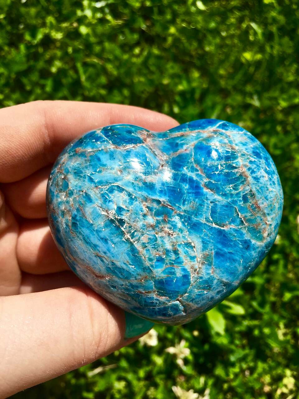 Blue crystal specimen Beautiful Apatite Heart Apatite Palm Stone Throat ...