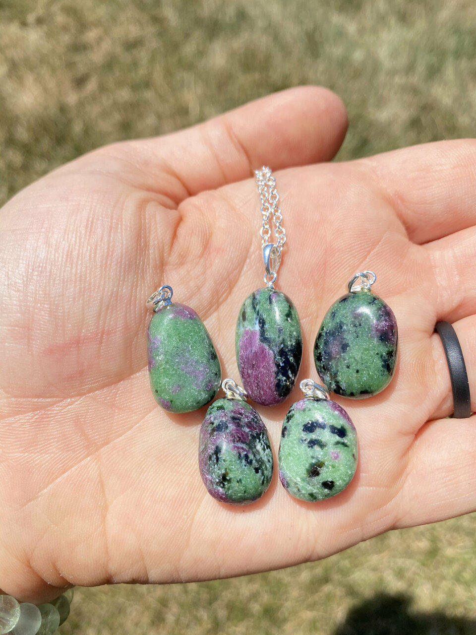 Ruby Sohoページ Ruby In Zoisite Polished Teardrop Pendant - Sterling Silver