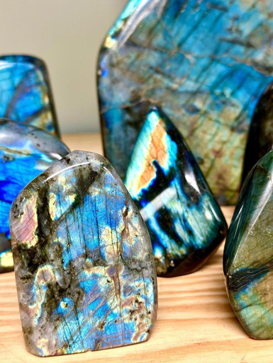 巨大二色シラー ペンダント Labradorite strong flash Flashy Labradorite Crystal Freeform | New Moon Beginnings