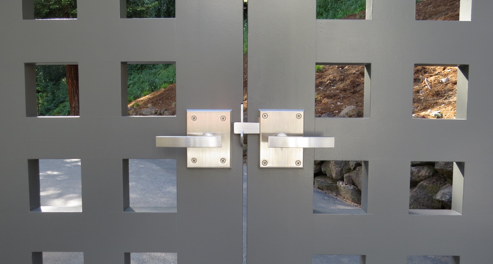 alta-modern-lever-gate-latch-on-double-gate-with-dummy-handle-on-inactive-side.jpg alta-modern-lever-gate-latch-on-double-gate-with-dummy-handle-on-inactive-side.jpg