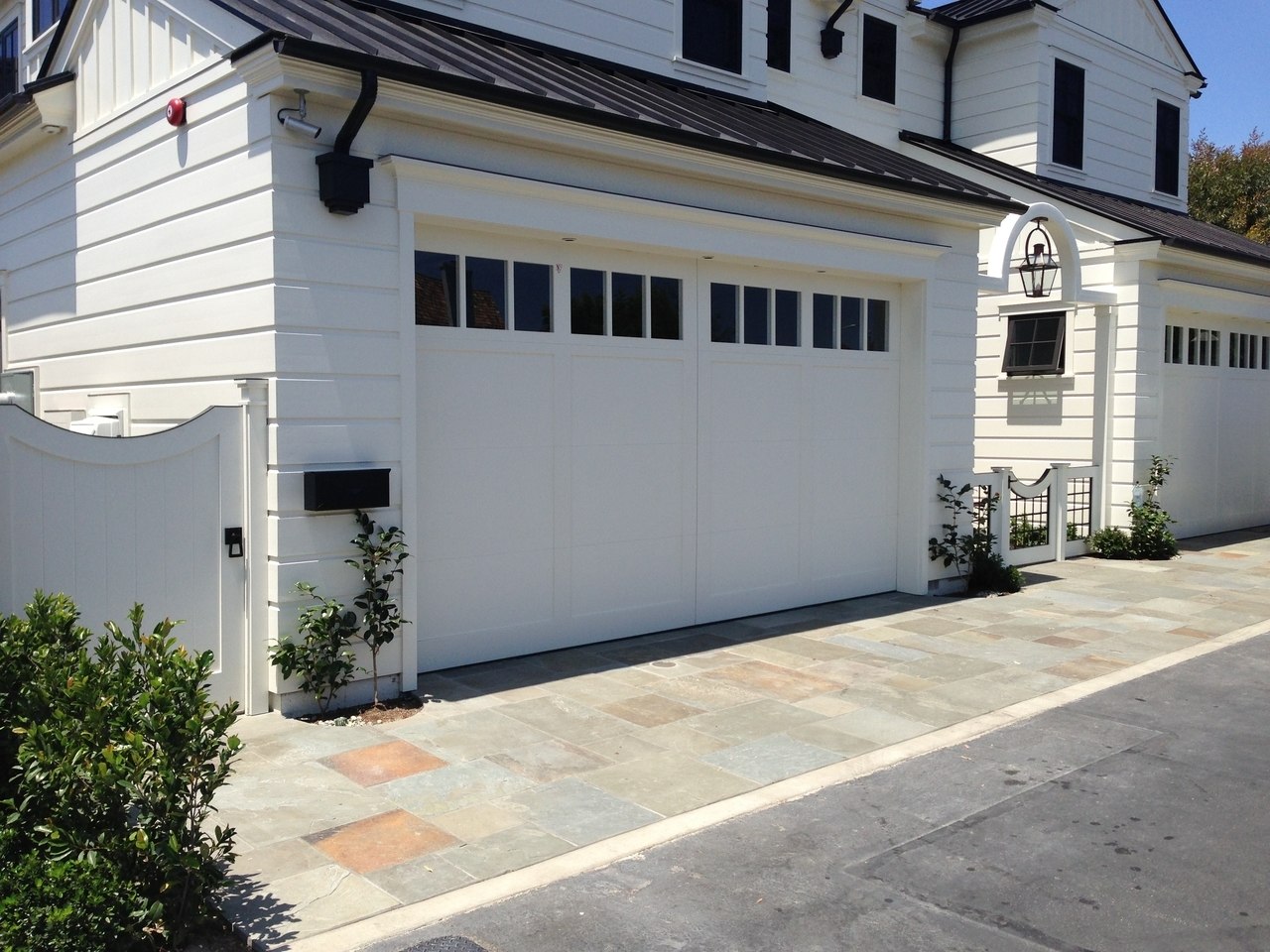Modern gate hardware package with tapered ring installed on gate installed street view