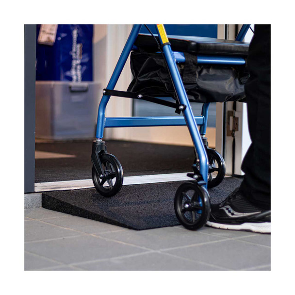 Rubber-Ramp 35mm 1-10 STD with shown to scale walker