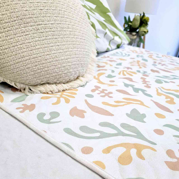 Conni Waterproof Bed Pad - Organic Print Demonstration