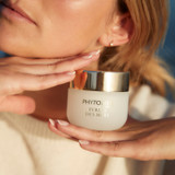 Woman holding the Perles Des Mers Longevity Cream