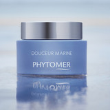 Douceur Marine Soothing Moisturizing Cream on the beach