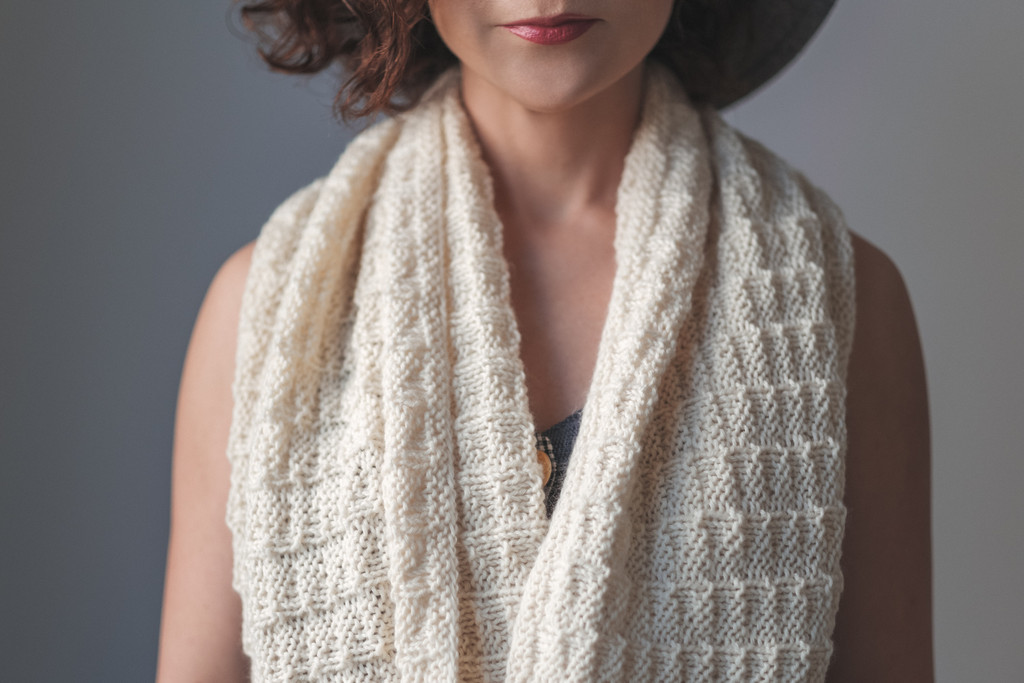 Free Champagne Knitted Cowl Pattern