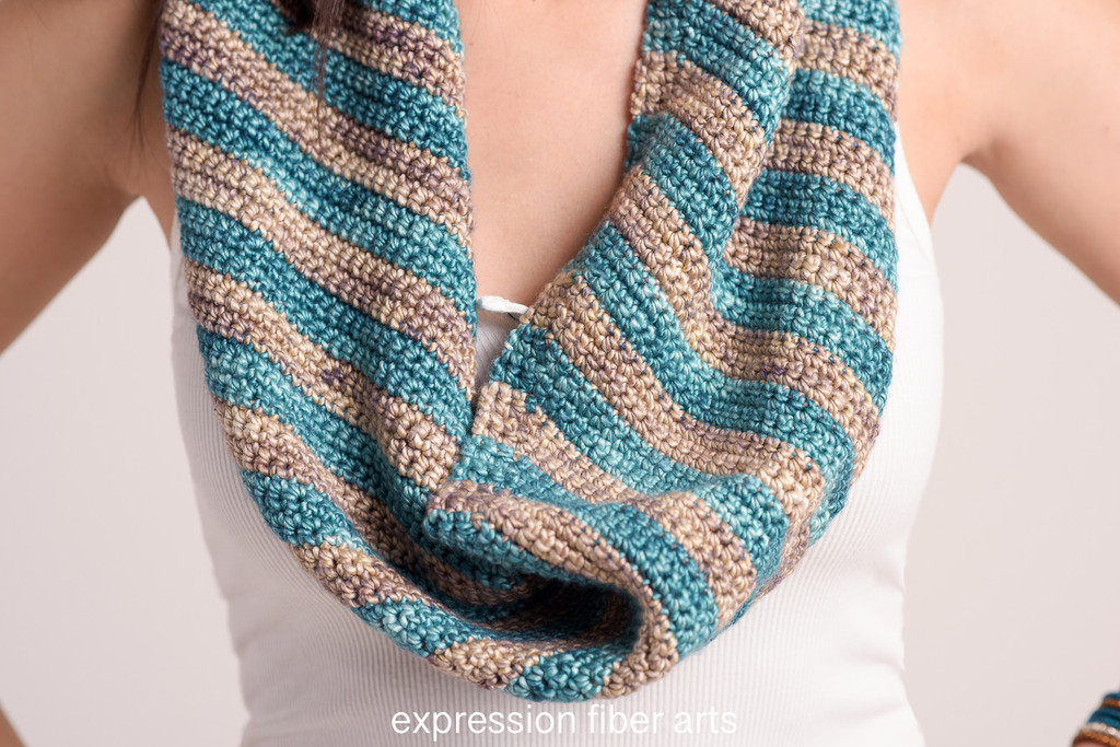 Twist - How to Crochet an Angled, Striped Infinity Scarf (for