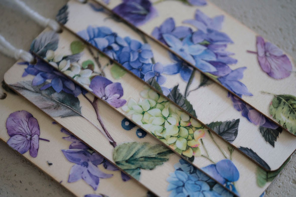 Vintage Hydrangea Wooden Bookmark – Free Gift with Oasis Fingering (Code Below)