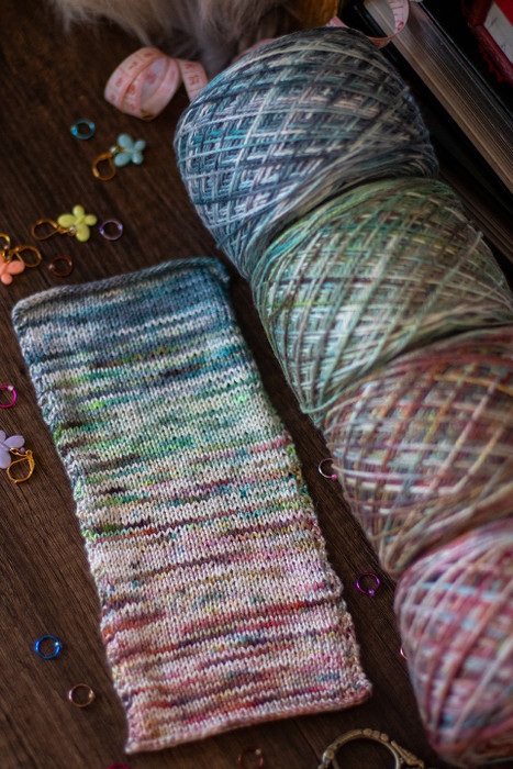 Reveling Hues 'MOONGLEAM' Fingering