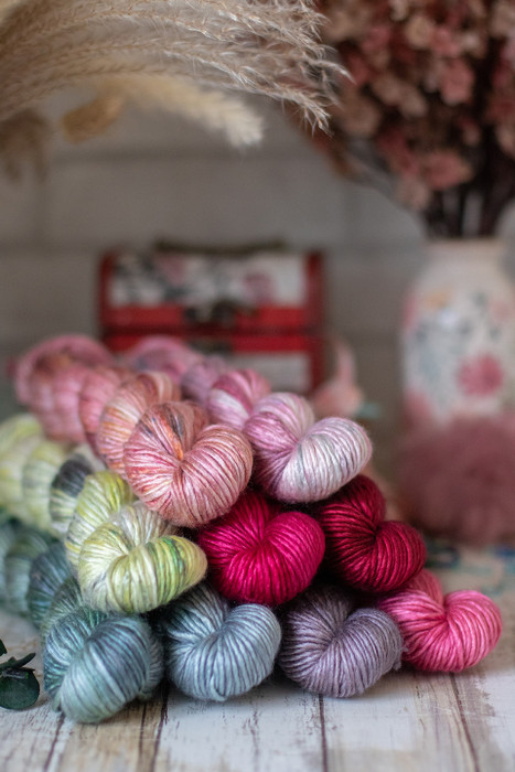 Oopsy Secret Language of Flowers Hues 'PEARLESCENT' WORSTED FULL-SIZE KIT