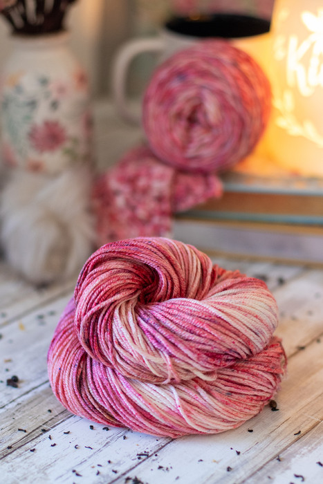 Cup of Hibiscus 'CREMA' WORSTED