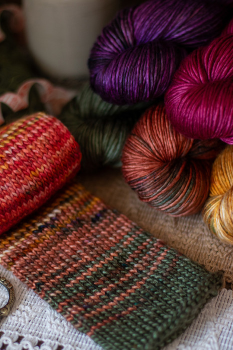 Autumn Atelier Hues 'PEARLESCENT' WORSTED KIT