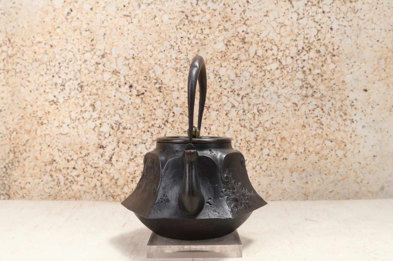 英国製 黒壺【California 】by  ディナーセット Antique Japanese cast iron kettle (tetsubin) with horse from