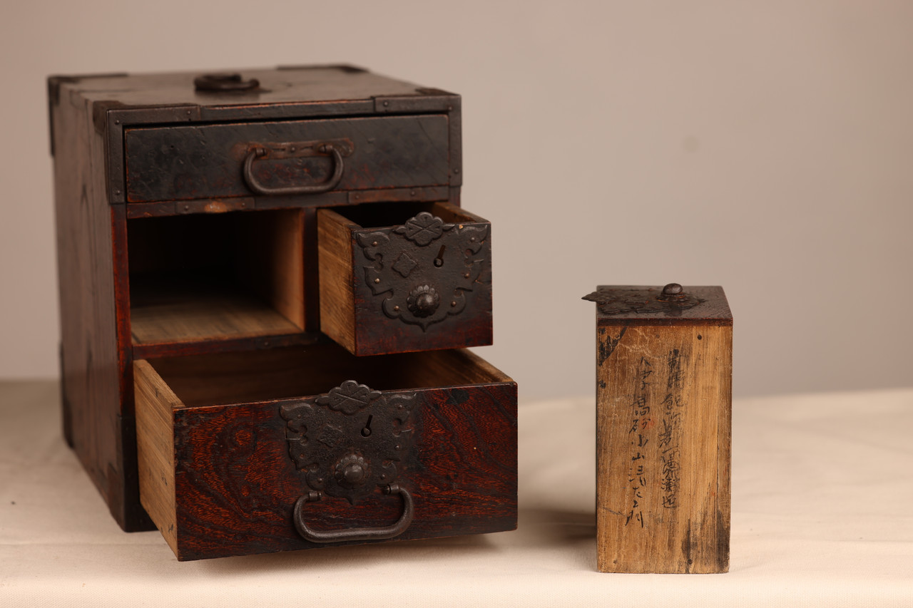 Antique Japanese Kakesuzuri Ink Box (23F-67-9)
