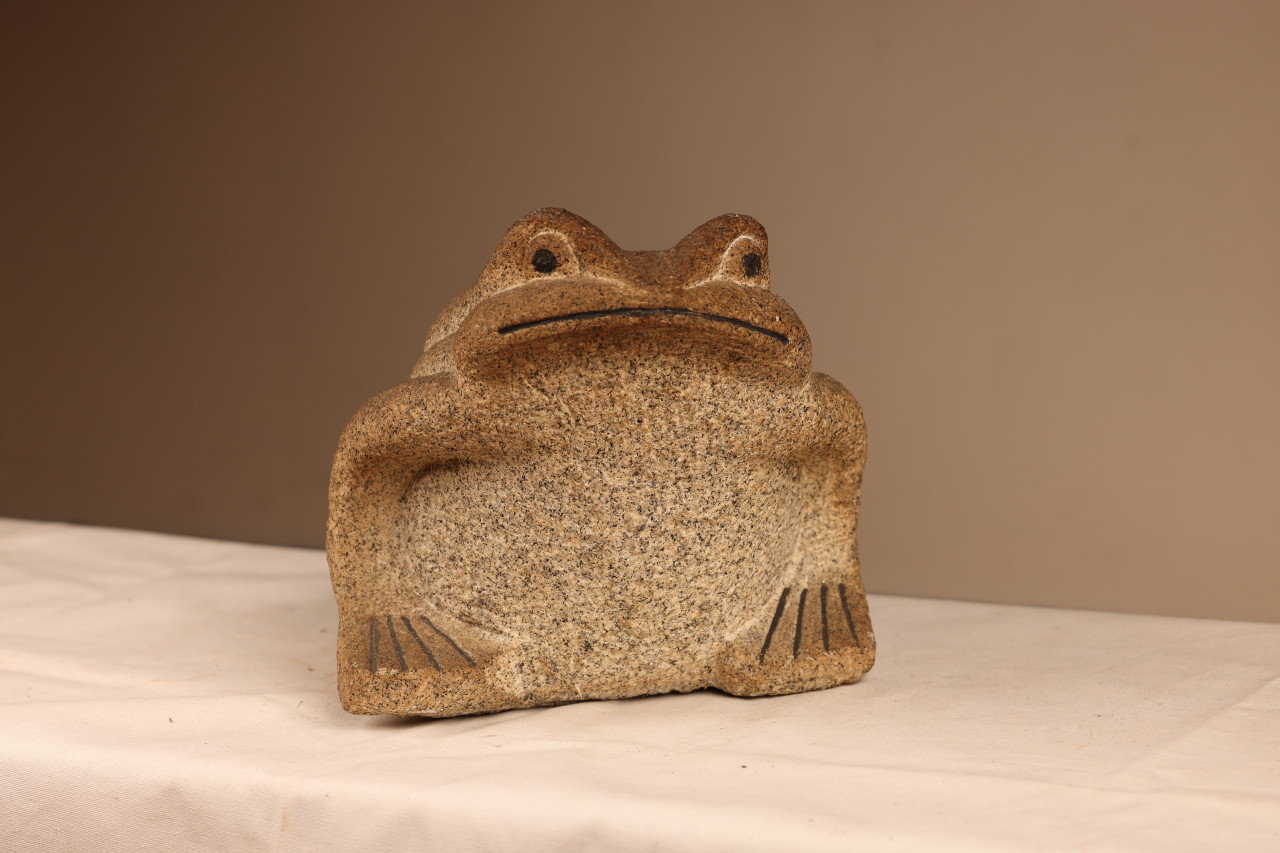 Japanese Stone Garden Frog Kaeru (23F-62)