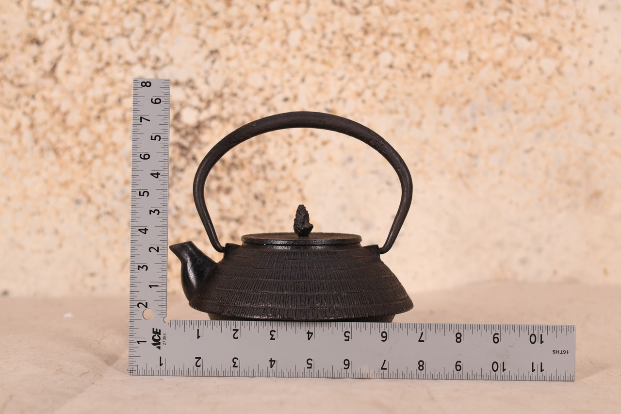 Vintage Japanese Tetsubin Iron Kettle (23O460-1)