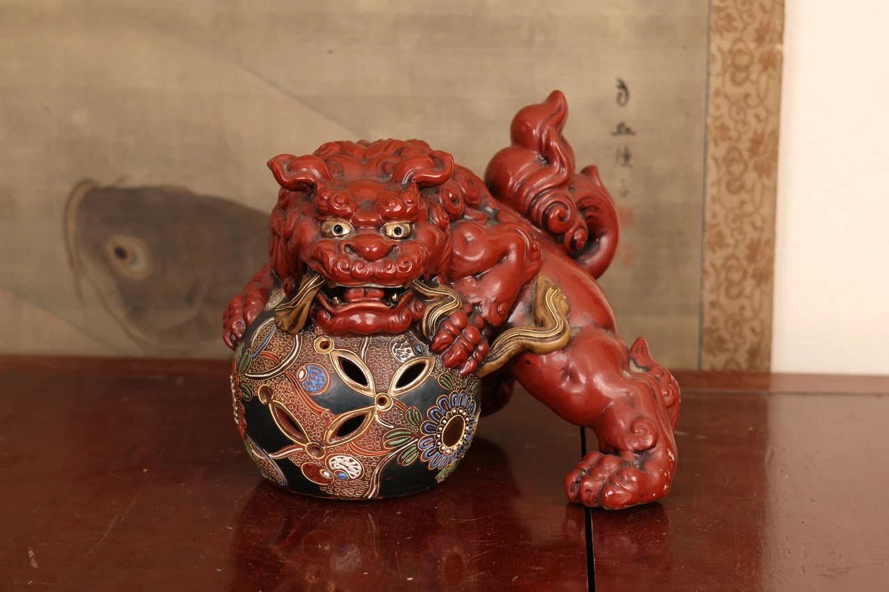 赤色の獅子と龍の彫刻置物 Vintage Japanese Mythical Guardian Kutani Shi Shi Lion — 1980