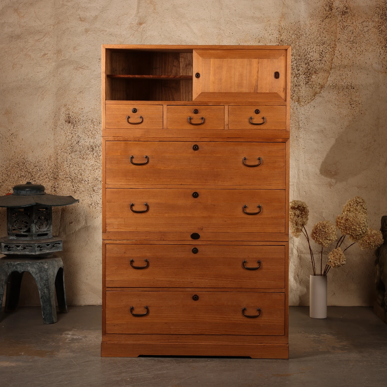 Antique Japanese Tansu Chest of Drawers, Taisho era, 1912-1926
