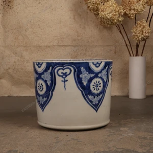Antique Japanese Blue-and-White Porcelain Hibachi, 1868-1926 - 1