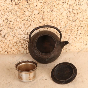 Vintage Japanese Tetsubin Cast Iron Teapot, Late Showa 1966-1989 | SKU: 26J-0550-4 - 2