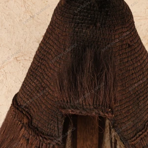 Antique Japanese Mino Rain Hood with Tightly Coiled Dome Crown and Long Cascading Fringe, Meiji Period, 1868-1911 - 2