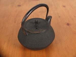 Vintage Japanese Tetsubin Iron Kettle (23O460-13)