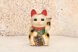 Vintage Japanese Maneki Neko Cat (千万両) — Clay, 2000, Heisei Era (SKU: 25M-485-2) - 1