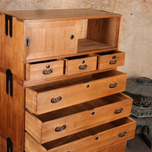 Antique Japanese 3-Section Kimono Tansu – Kiri Wood Chest with Hikido Sliding Door, Karakusa Kanagu & 8 Warabite Pull Drawers, 1910s, Taisho Era (SKU: 25S-A470) - 2