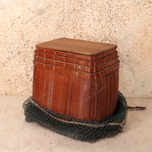 Vintage Japanese Biku Fish Basket With Lid And Net — Bamboo, 1960s, Showa Era (SKU: 25S-1115)