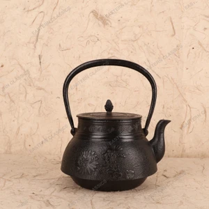 Vintage Japanese Kettle — Iron (SKU: 25D-428-5) -