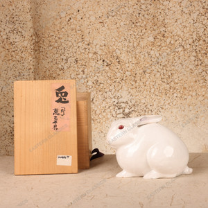 Vintage Japanese White Porcelain Rabbit Figurine (Usagi), Late Showa 1966-1989 | SKU: 26M-057 -1
