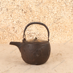 Vintage Japanese Tetsubin with Kiku Relief and Maki-e Lacquer Lid, Early Showa (1927-1945) | SKU: 26M-129-2 - 1