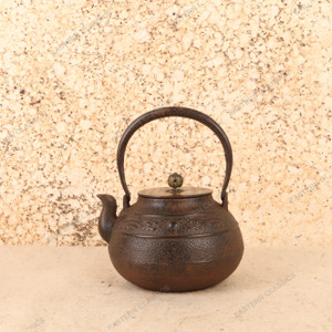 Vintage Japanese Tetsubin cast iron kettle, Mid Showa 1946-1965 | SKU: 26J-0522 - 1