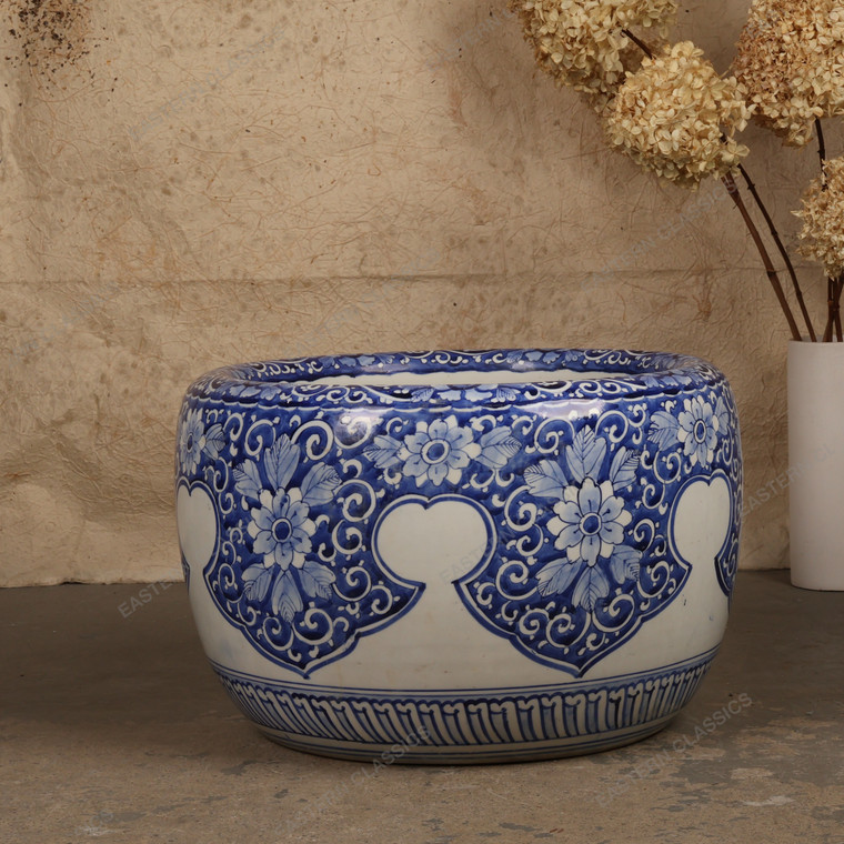 Antique Japanese Blue-and-White Ceramic Cachepot, Meiji era (1868-1911) - 1